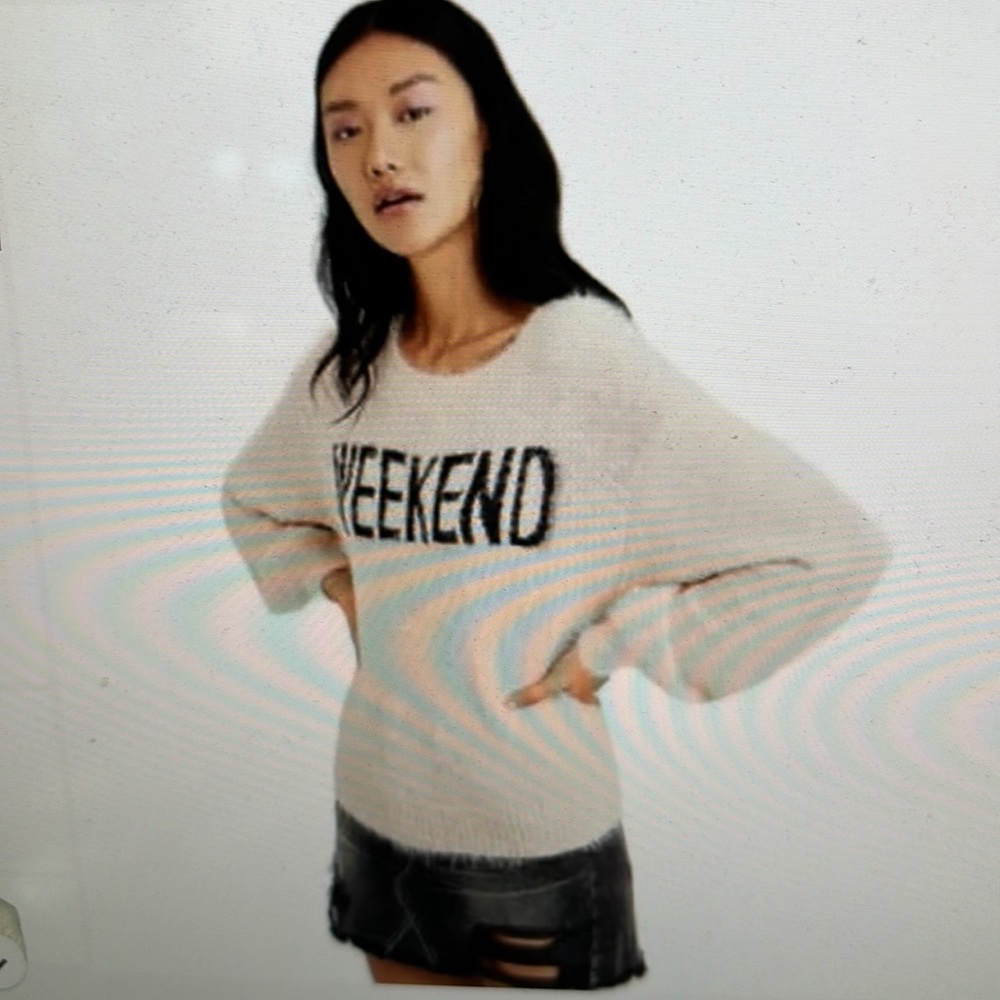 AEO WEEKEND Soft Fuzzy Cream Sweater Size Large